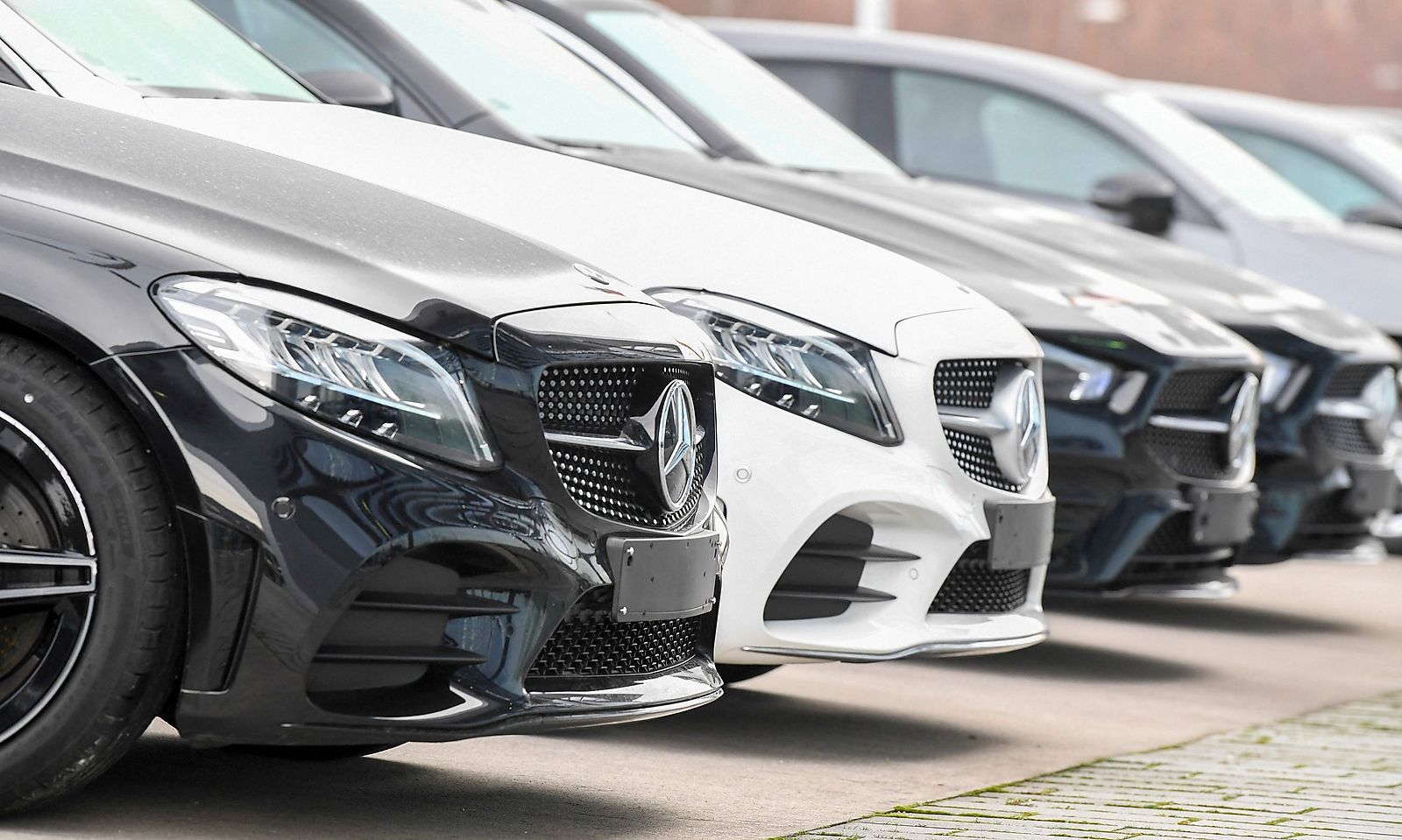 Мир машин отзывы. Мерседес карьера. Mercedes-Benz запустил кампанию "Stream on". Mercedes-Benz отзывает около 250 тыс. Автомобилей по всему миру.